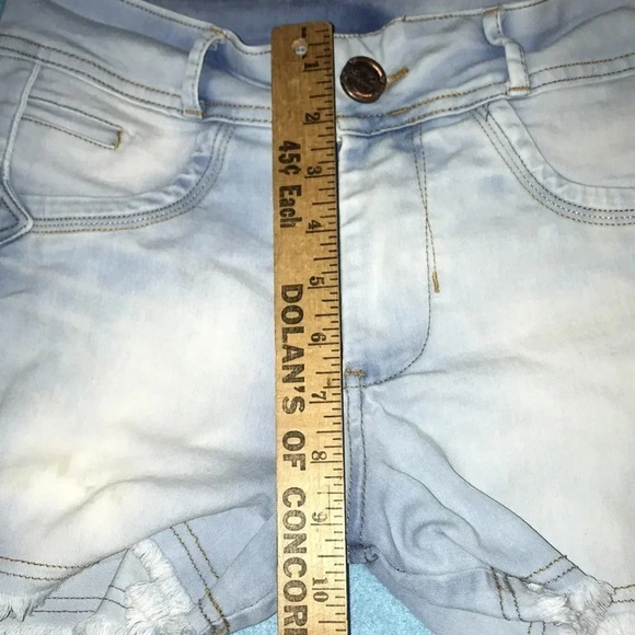 D’LUI distressed shorts from Brazil embroidered embellished back pocket size 10 - Picture 7 of 8